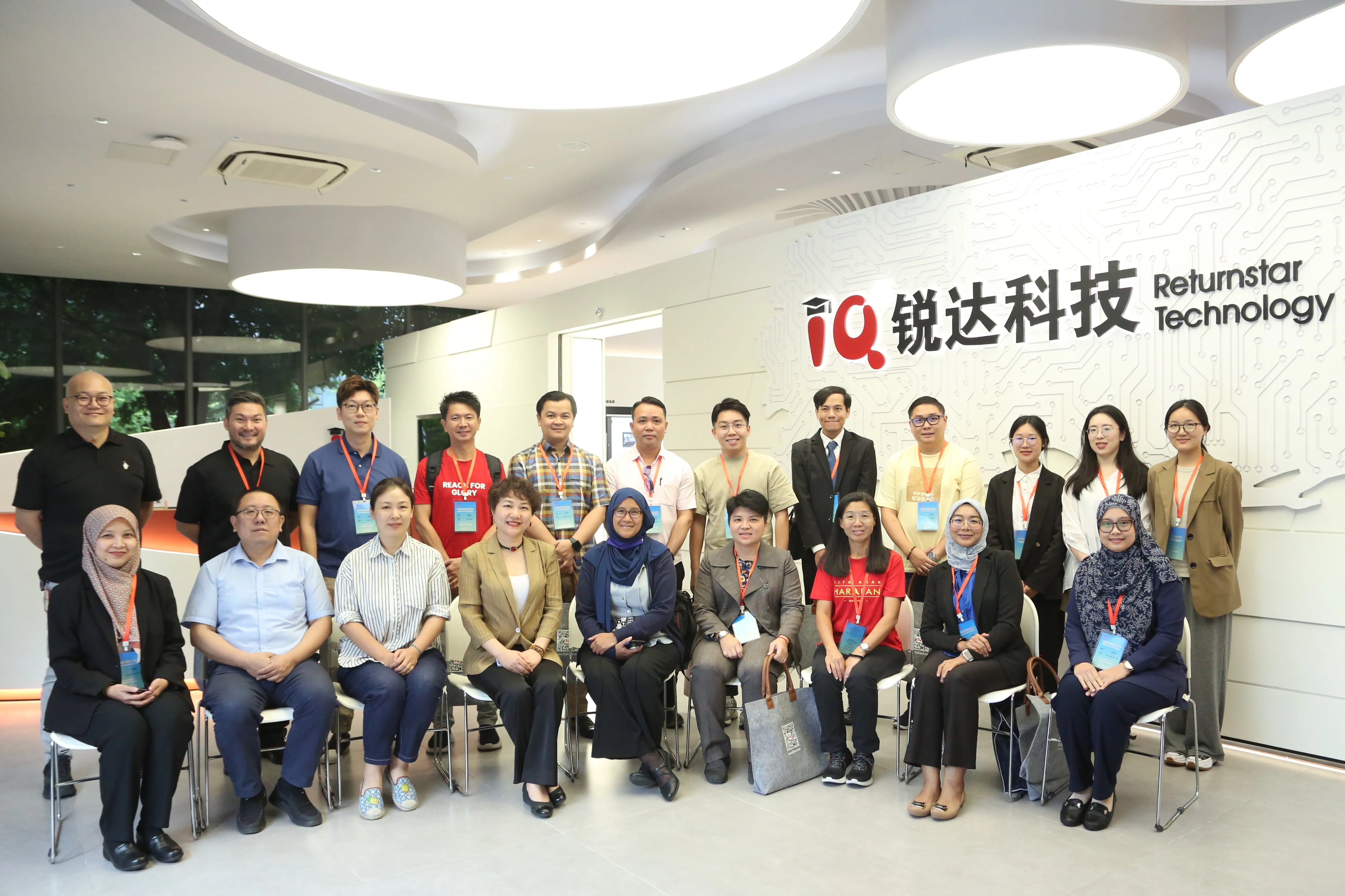 Integration, Innovation and Future: A Review of Malaysia Cross-Border Trade Training Team Visiting Returnstar